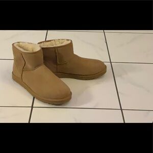 NWOB MENS SIZE 18 CHESTNUT UGG CLASSIC MINI SUEDE SHEEPSKIN ANKLE BOOTS 1002072